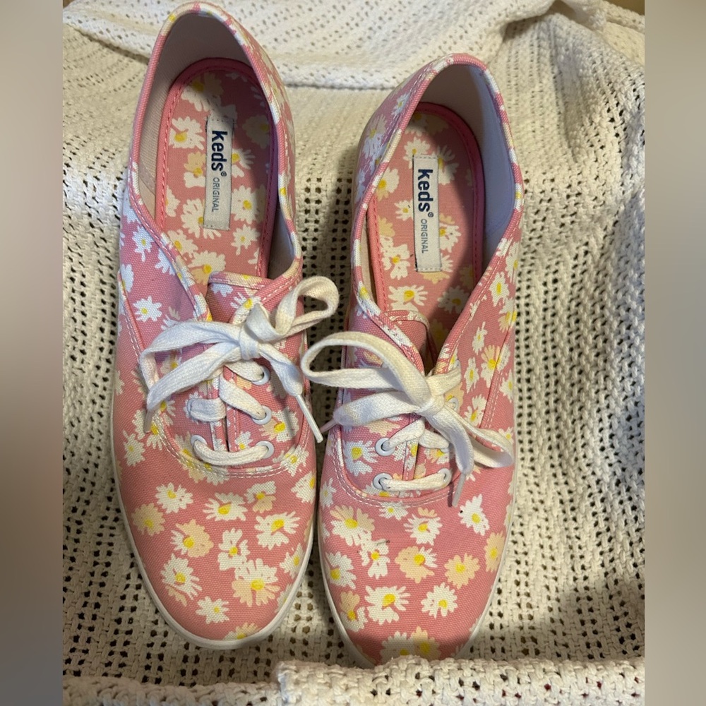Womens pink with white flowers Keds size 9.5